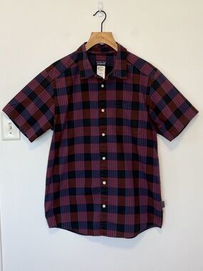 Patagonia men’s organic cotton button up , sz : large